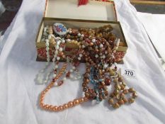 A mixed lot of costume jewellery.