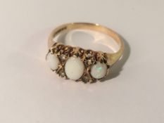 A 9ct gold ring set 3 opals, size S.