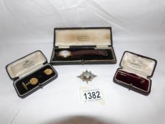 A pair of 9ct gold cuff links, Birmingham 1902, A gold bar brooch marked 9ct,
