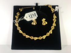 A Trifari necklace and matching earclips in gilt fashioned as ribbons,