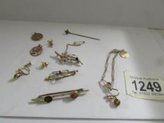 A quantity of 9ct gold jewellery including pendants, bracelet etc, 12.3 grams.