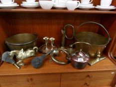 A mixed lot of brass and copper including jam pans, car horn etc.