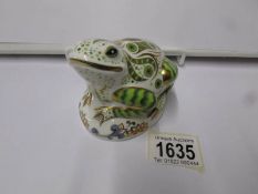 A Royal Crown Derby paperweight, Frog.
