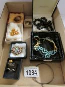 A mixed lot of good quality jewellery including French jet necklace, 3 brooches, necklet etc.