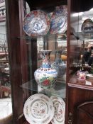 2 oriental plates, an oriental vase and 2 other plates.