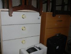 2 bedside chests.