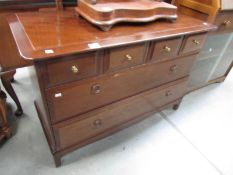 A mahogany effect 4 over 2 chest of drawers.