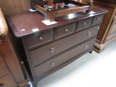 A mahogany effect 4 over 2 chest of drawers.