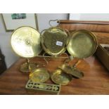 A mixed lot of brass ware including dinner gong etc.
