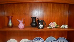 2 jugs, a vase, a tankard and 2 floral items.