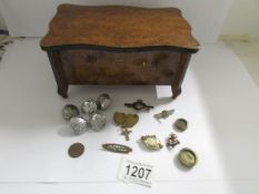 A walnut veneered musical jewellery box and contents including Walsall buttons, Mispah brooch etc.