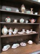 A mixed lot of Chinese and Japanese porcelain.