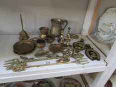 A mixed lot of brass ware including horse brasses, toasting forks etc.