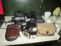 A mixed lot of vintage camera's including Kodak.