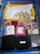 A tray of costume jewellery including rings etc.