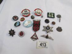 A tray of various badges including PSV bus driver, Strattons RAF, St.