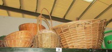 A mixed lot of basket ware.