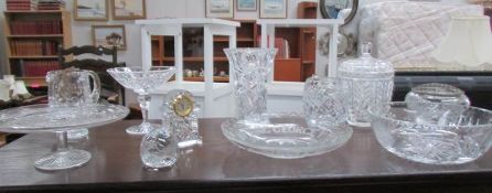 A mixed lot of glassware including comports, bowls, vase etc.