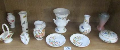 A shelf of miscellaneous ceramics including Aynsley.