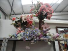A quantity of dry flowers and 2 vases