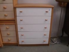 A 5 drawer chest of drawer