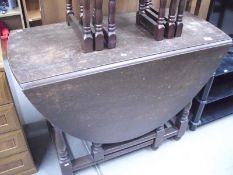 An oak 1930s gate leg table