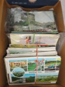 A quantity of assorted postcards, mostly modern.