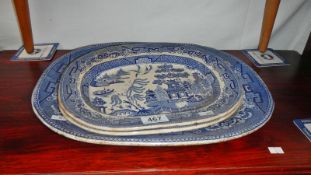 3 blue Willow pattern platters