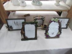 6 decorative photograph frames.