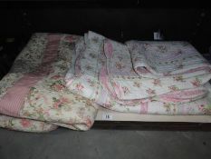 3 floral bedspreads