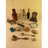 A mixed lot including brooches, spoons etc (13 items in total).