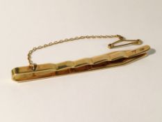 An 18ct gold tie bar, 7.9 grams.