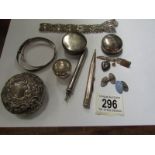 A mixed lot of silver jewellery etc.