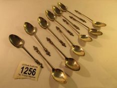 12 silver apostle spoons, 73 grams.