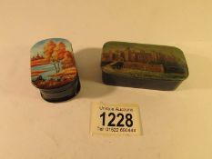 2 lacquered snuff boxes.