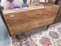 A mahogany drop side table.