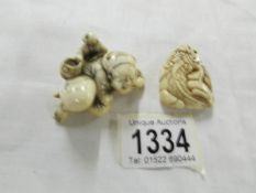 2 netsuke.