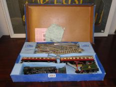 A Hornby Dublo electric train set. END OF SUNDAY SALE, START AGAIN ON MONDAY AT LOT 2001.