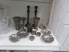 A mixed lot of metal ware.