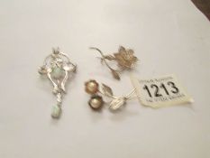 An opal brooch/pendant in white metal together with 2 silver brooches, one set with cultured pearls.