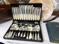 A canteen of cutlery.