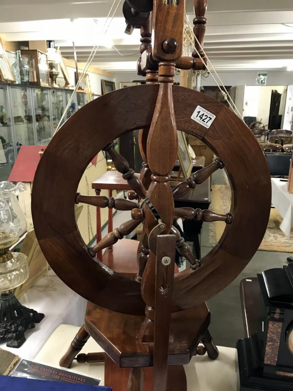 A good quality spinning wheel,. - Image 3 of 5