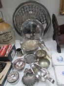 A mixed lot of silver plate.