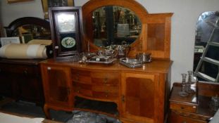 A good quality oak mirror backed sideboard.