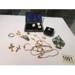 A mixed lot of jewellery including 9ct gold cameo ring, 9ct gold pendant with gold dust,