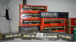 8 Hornby 00 gauge coaches - R223 Pullman Parlour coaches (2 unboxed),