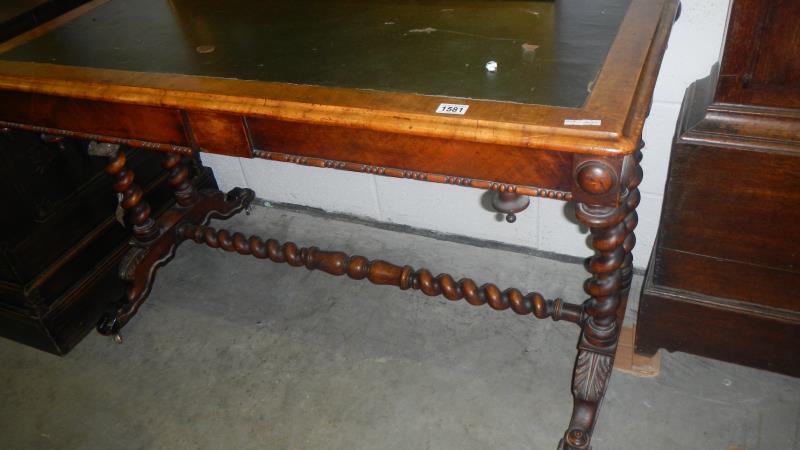 A Victorian mahogany 2 drawer library table