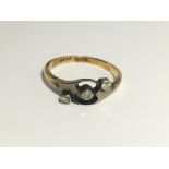 A 3 stone Edwardian 18ct gold and diamond crossover ring, size J.