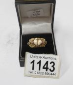 A 14ct gold 'buck teeth' hunting ring, size P, (total weight 7 grams).