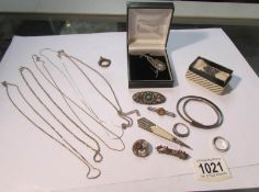 A mixed lot of silver jewellery including brooches, chains, bracelets etc.